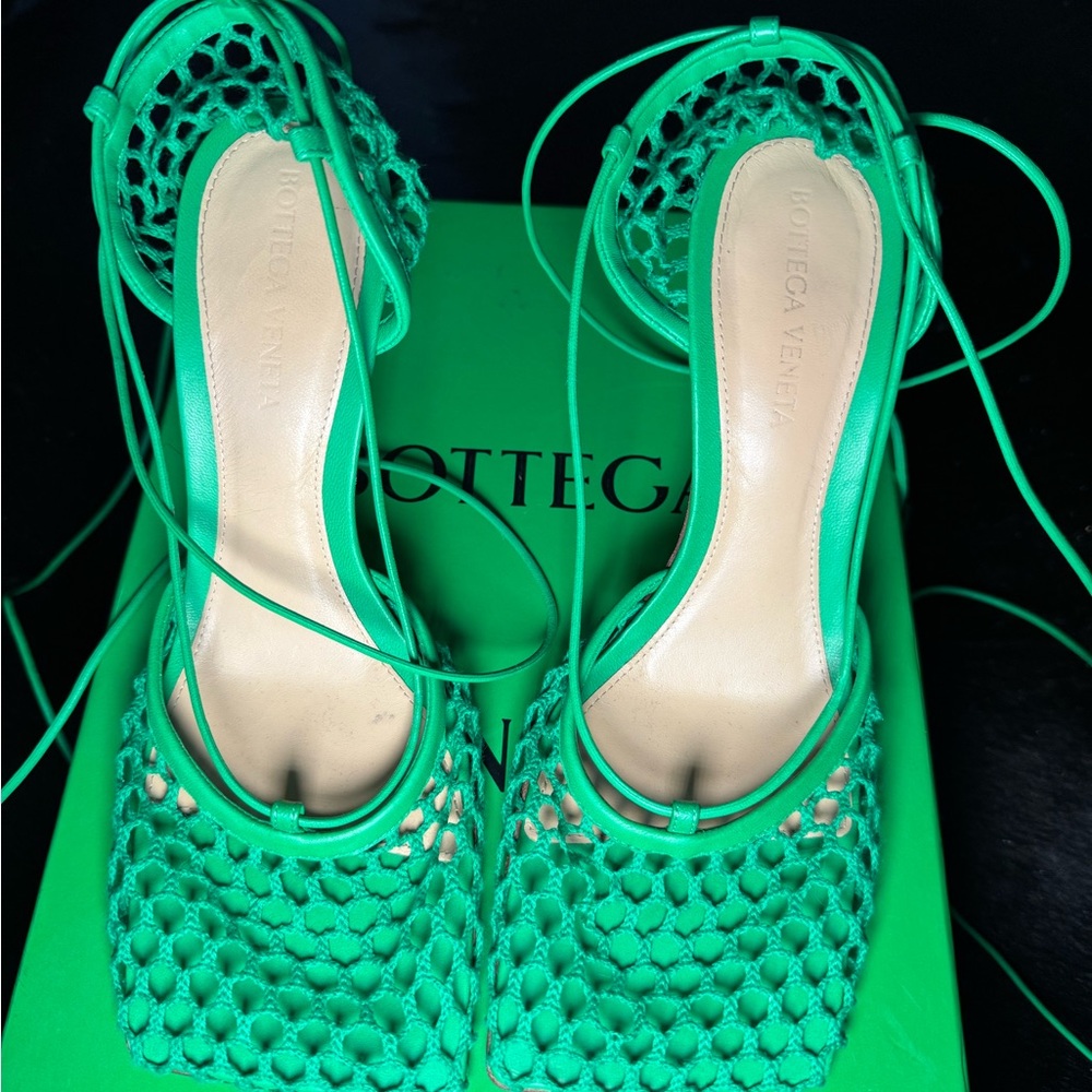 Bottega Veneta Green Heeled Shoes with Intricate Weave